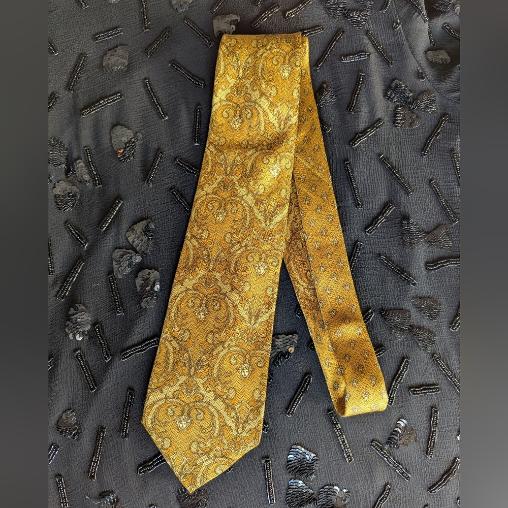 Vintage Versace tie in mustard gold 100% silk